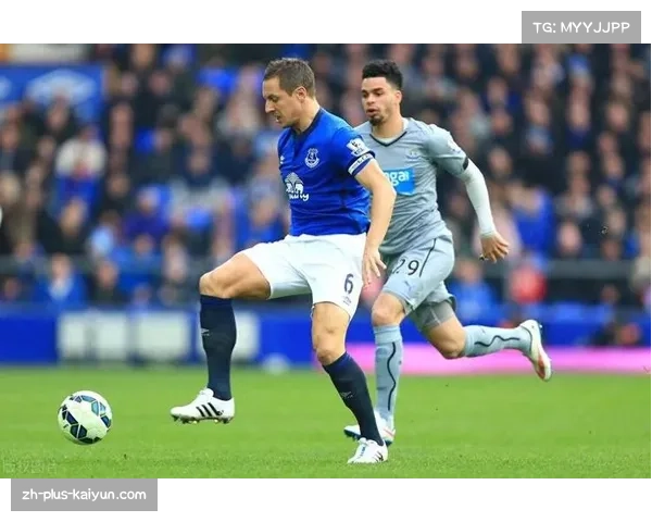 纽卡斯尔联迎战埃弗顿，两队中游位置争夺激烈